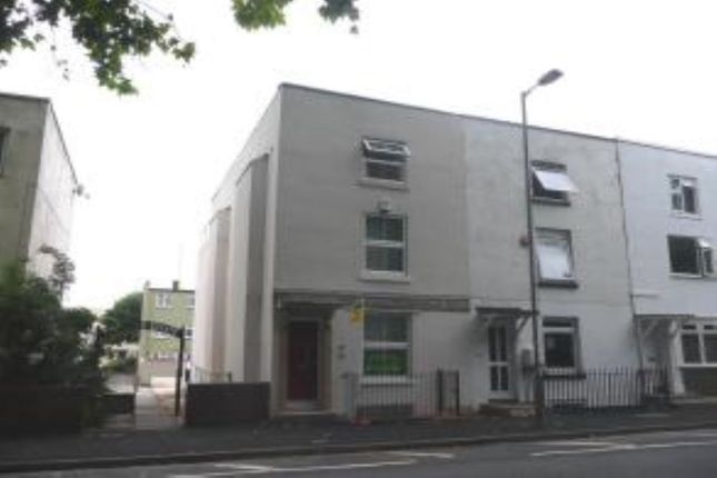 2 bedroom flat to rent in Palmerston Road, Southampton
