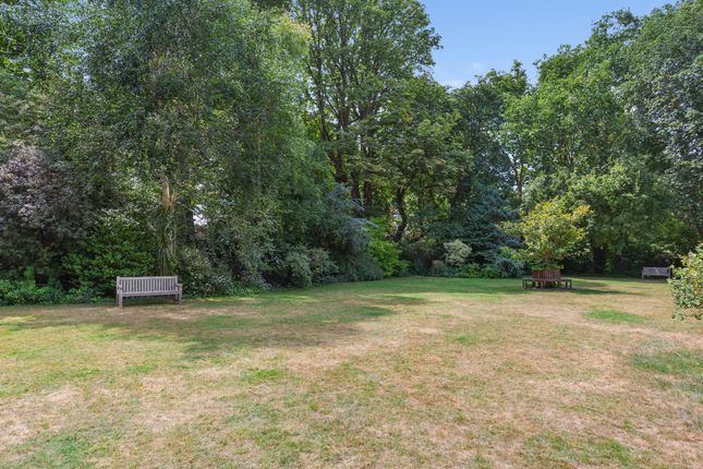 16, Airlie Gardens, London photo 4