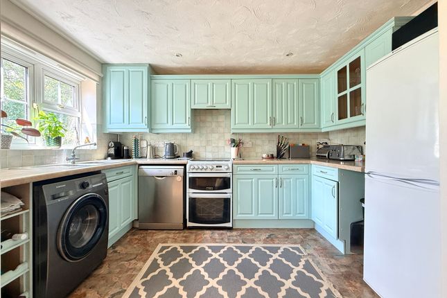 11 Rawdon Way, Faringdon photo 3