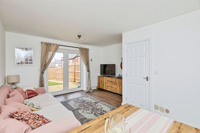 17, Woods Drive, Alfreton photo 2