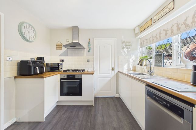 2 Hanbury Close, Crewe photo 3