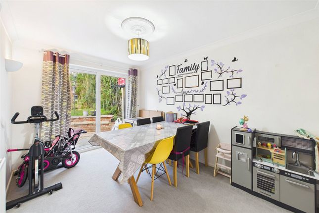 27, Kingsbridge Cottages, Wokingham photo 4