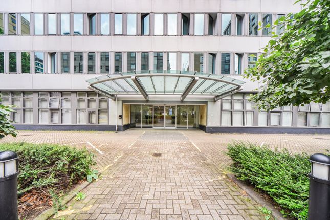 Flat to rent in Ruskin Square, Emerald House, Croydon