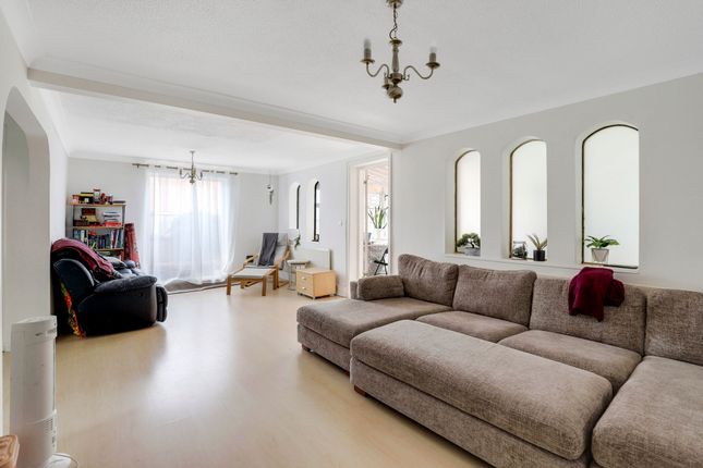9 Grainger Avenue, Nottingham photo 3