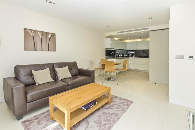 Flat for sale in Bezier Apartments, 91 City Road, Aldgate, London