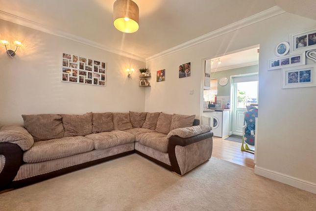 16, Provan Crescent, Great Yarmouth photo 2