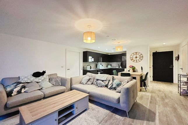 75, Seymour Grove, Manchester photo 4
