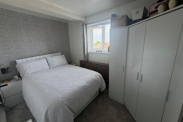 14B, Pinewood, Blackburn photo 5