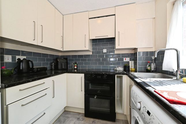 24, Tilebarn Close, Henley-on-thames photo 4