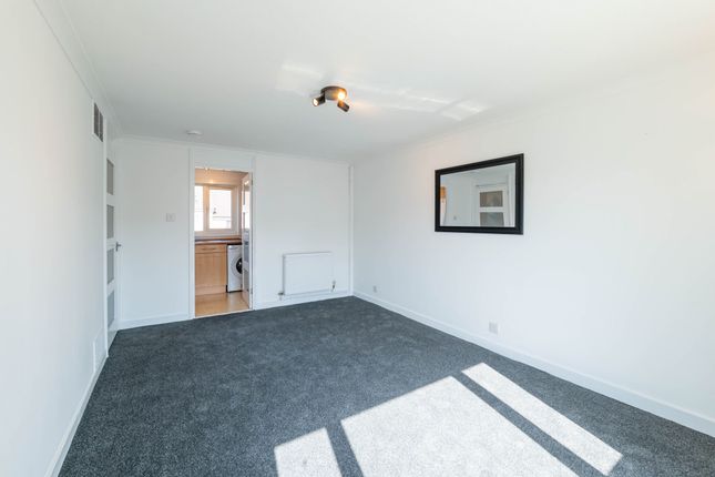 22 Denholm Grove, Bathgate photo 4