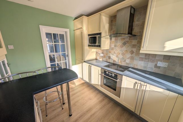 7, Chellow Gardens, Bradford photo 5