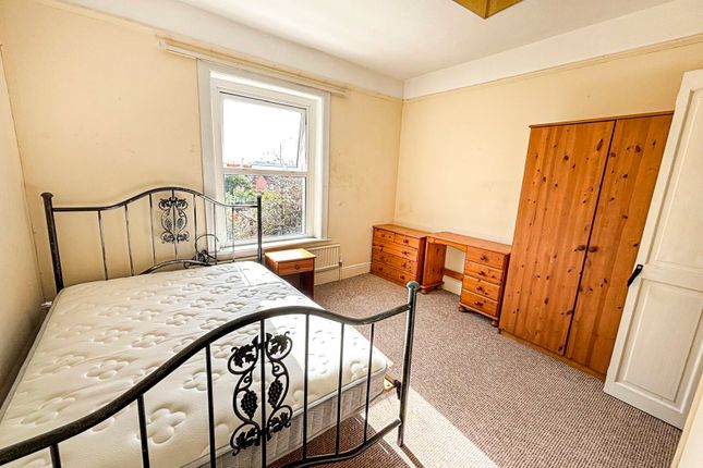 Room 3, 123, Preston Road, Somerset photo 4