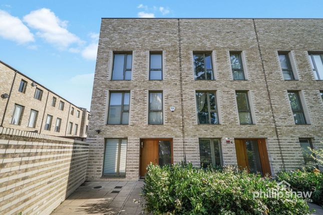 Town house for sale in Farnsworth Drive, Edgware