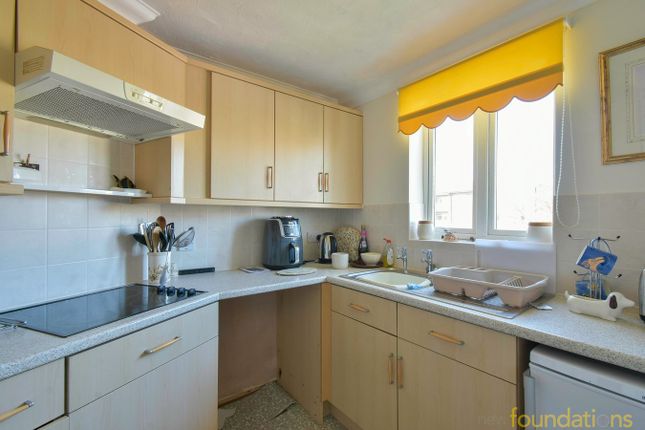 Llewelyn Lodge, Cooden Drive, Bexhill-on-Sea photo 4