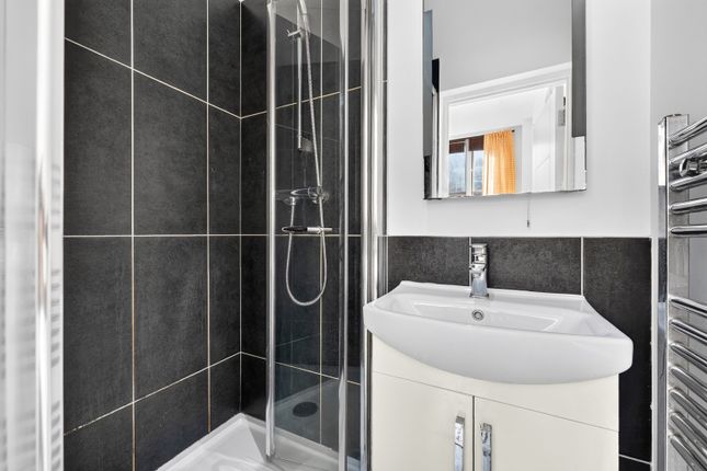 48 Perham Road, Greater London photo 4