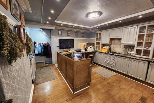 221, Cutler Heights Lane, Bradford photo 4