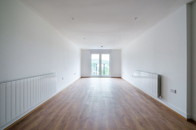 2-bed flat on Well Farm Road, Whyteleafe, £1,290/mo