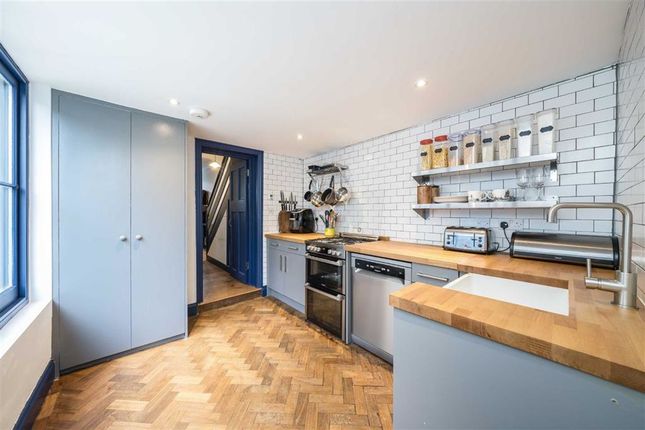 Terraced house for sale in Albany Road, London