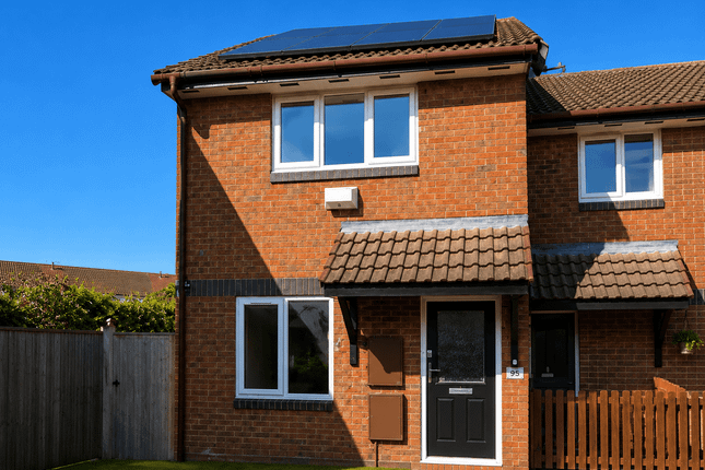 9 Crucible Close, Romford photo 3