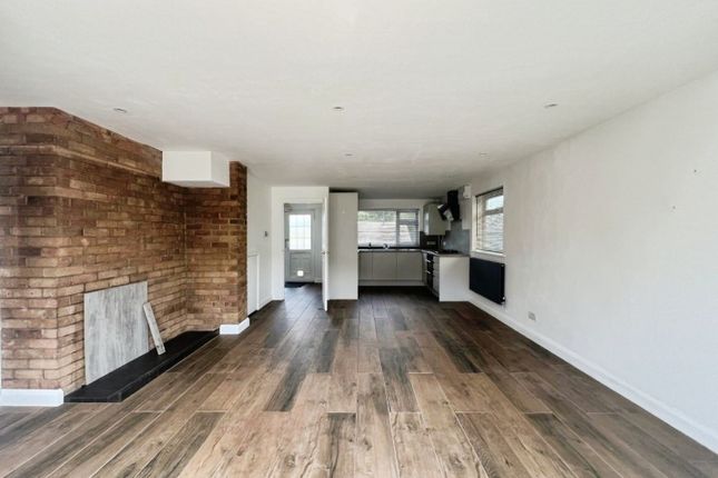 8, Shakespeare Road, Gloucestershire photo 3