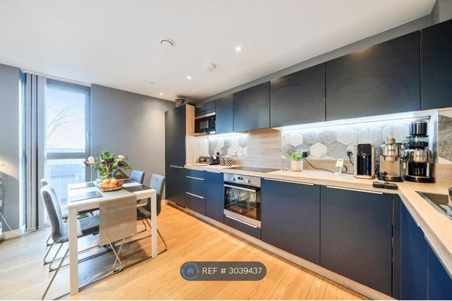 Flat, Roma Corte Elmira St, London photo 4