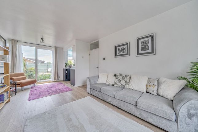 19 Seaton Drive, Bedford photo 3