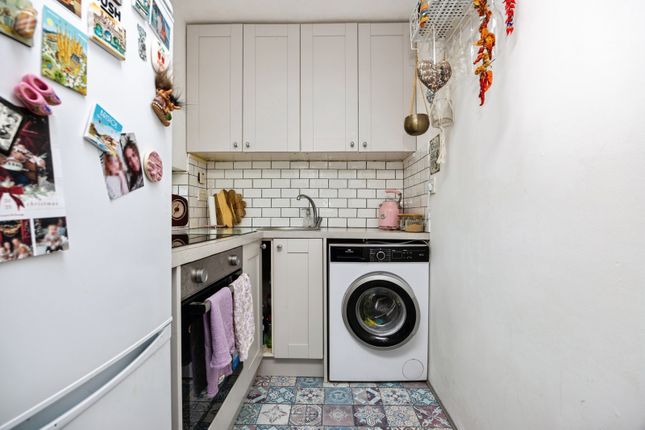 31, Colburn Crescent, Surrey photo 2