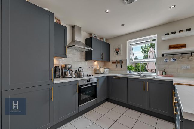 75, Poskett Way, Wotton-Under-Edge photo 4
