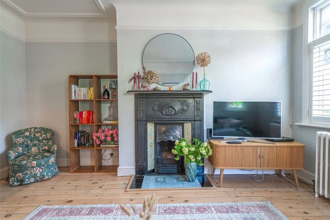 Flat for sale in St. James Lane, London