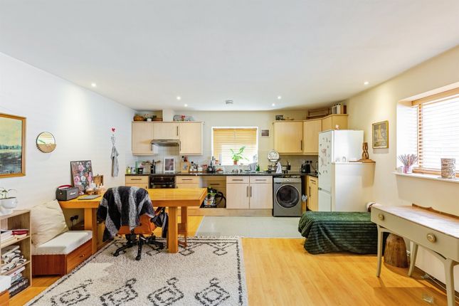 Flat 10, Palace Court, 16, Alfred Street, Rushden photo 3