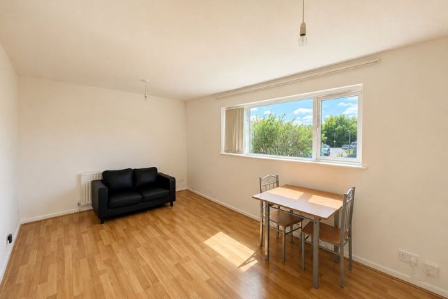 8, Ruskin Way, Aylesbury photo 5