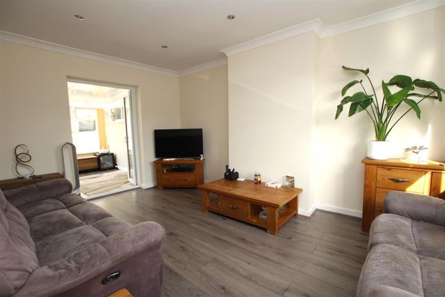 32, Crayford Way, Dartford photo 2
