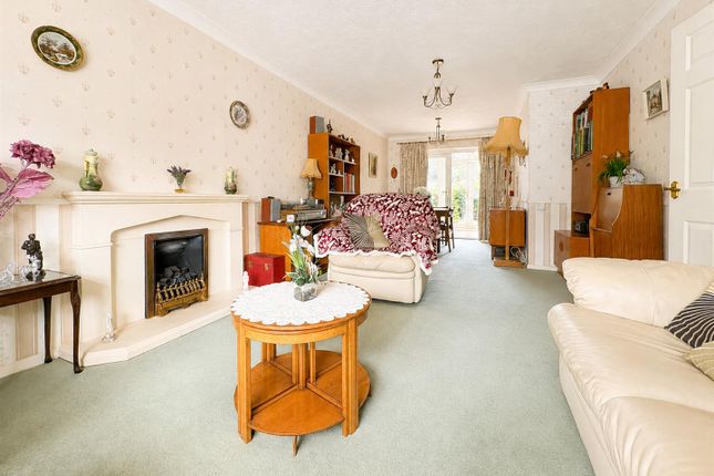 26, The Warren, Burgess Hill photo 2