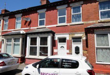 2-bed house on 13, Gladstone Street, Blackpool, £65,000
