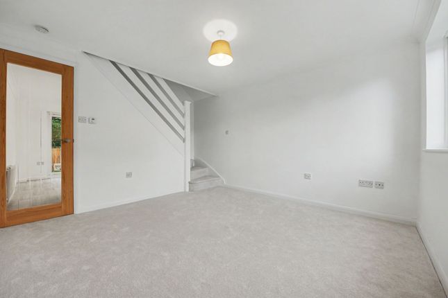 20 Thames Close, Southampton photo 2