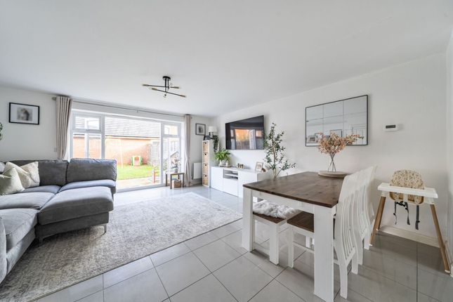 2 Seaforth Garden, Bedford, Bedford photo 4