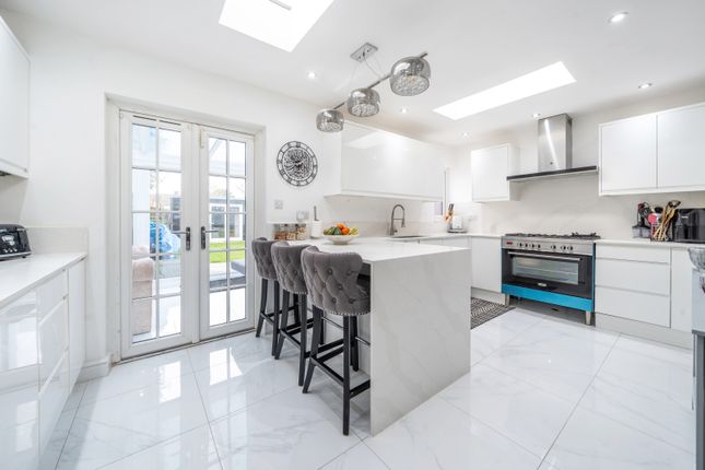 10, Mansion Lane, Buckinghamshire photo 4