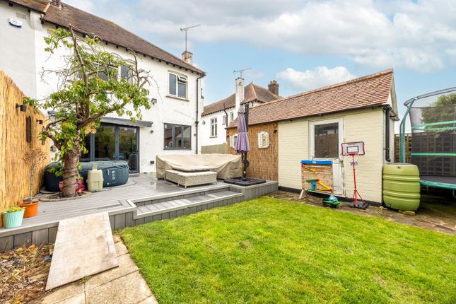 57, Quorn Gardens, Leigh-On-Sea photo 3