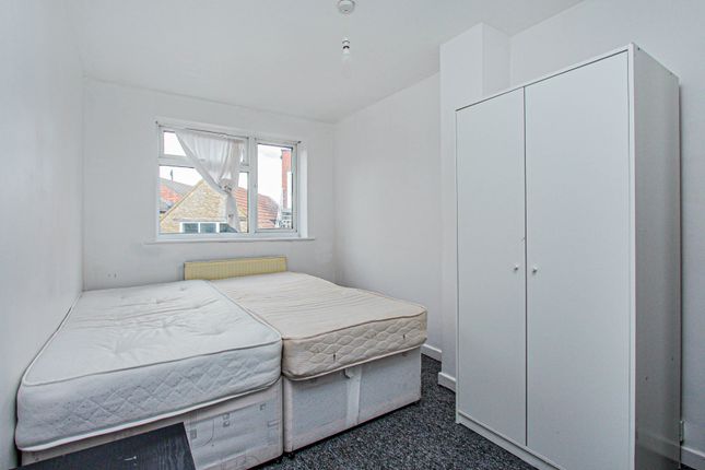 Flat 1, 5a, Station Road, Irthlingborough photo 4