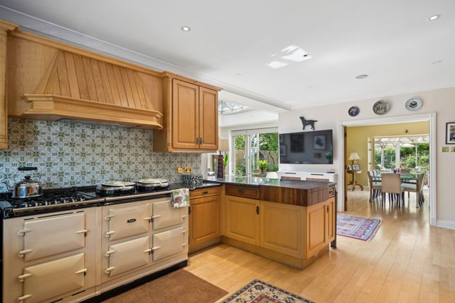 West Common House Miller Place, Gerrards Cross photo 5