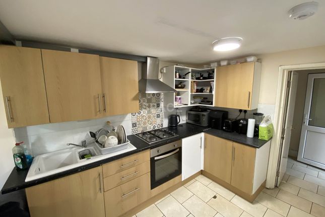 91, Donnington Gardens, Reading photo 2