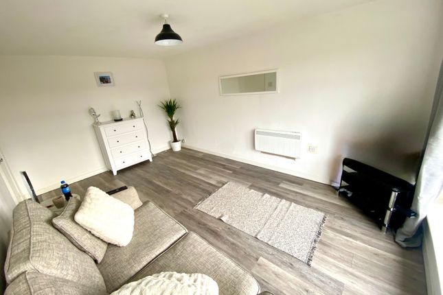 8, Conifer Rise, Northampton photo 2