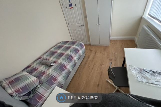 Room to rent in Goresbrook Road, Dagenham