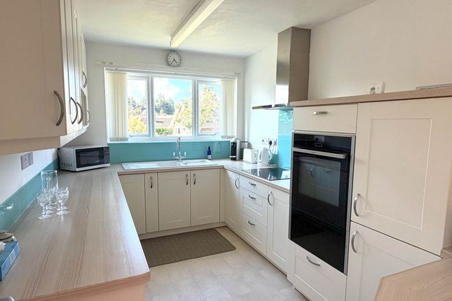 24, Astley Close, Pewsey photo 2