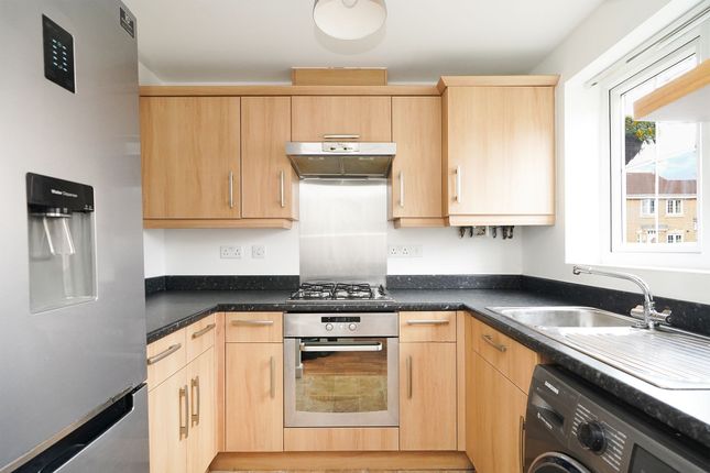 16 Archdale Close, Chesterfield photo 3