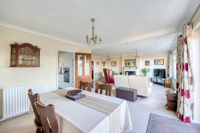 22 Leighton Crescent, Bleadon Hill, Weston s Mare photo 4