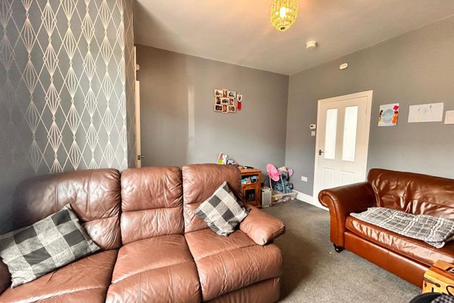 11, Myrtle Road, Elland photo 4