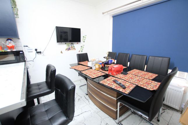 95, Broadstone Way, Bradford photo 4