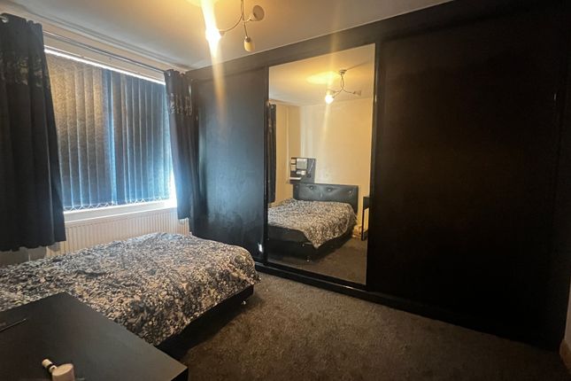 125, Waller Avenue, Luton photo 4