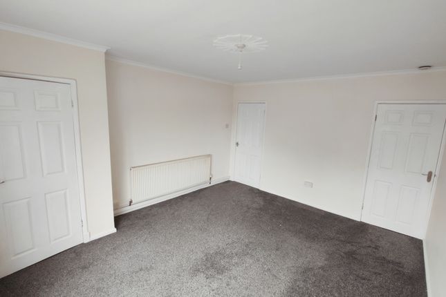 Maisonette to rent in Ely Road, Walsall